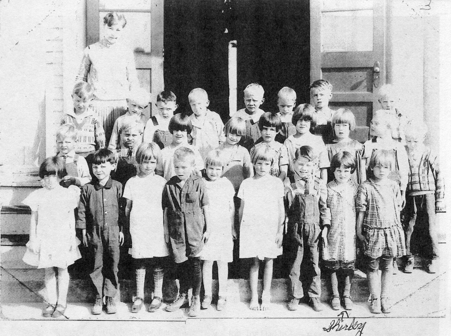 This grade school photo shows Shirley and her classmates.