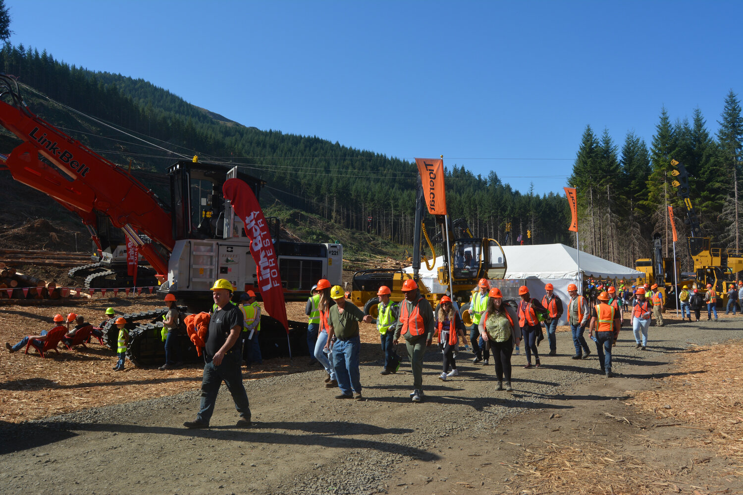 A tour of students walks through the Pacific Logging Congress Live In-Woods Show on Sept. 22.